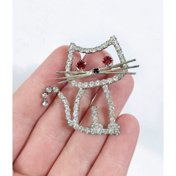 Rhinestone outline Cat brooch - red eyes retro mod pin silver toned - Picture 4 of 5